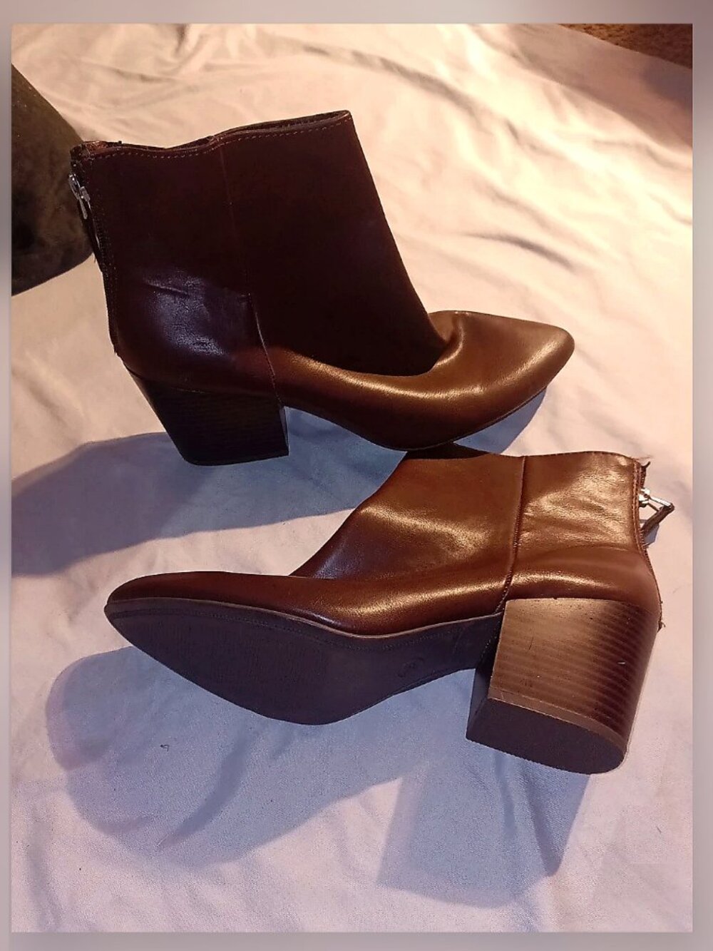Mid cut boots zipper and back